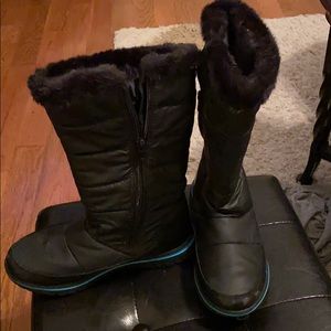 Snow boots